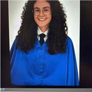 Graduada en Bioquímica, con capacidad para enseñar asignaturas del ámbito de la ciencia